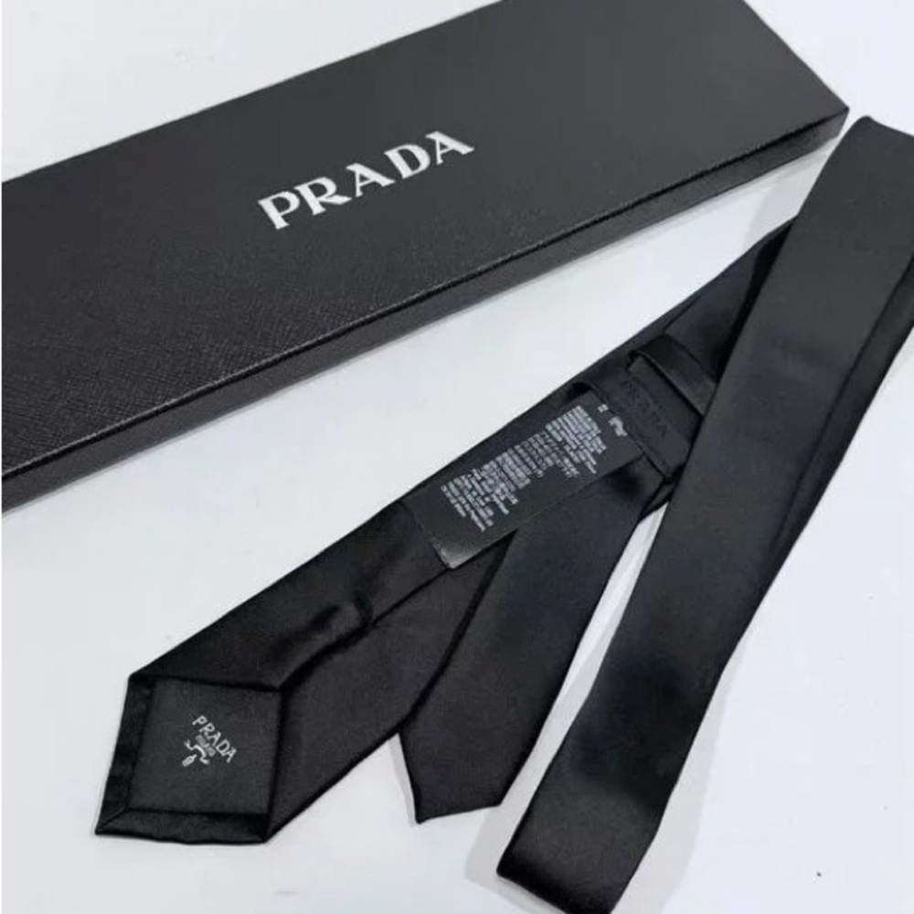 Prada black tie - Picture 2 of 5